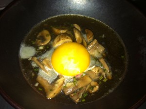 Egg yolk & champignons de Paris